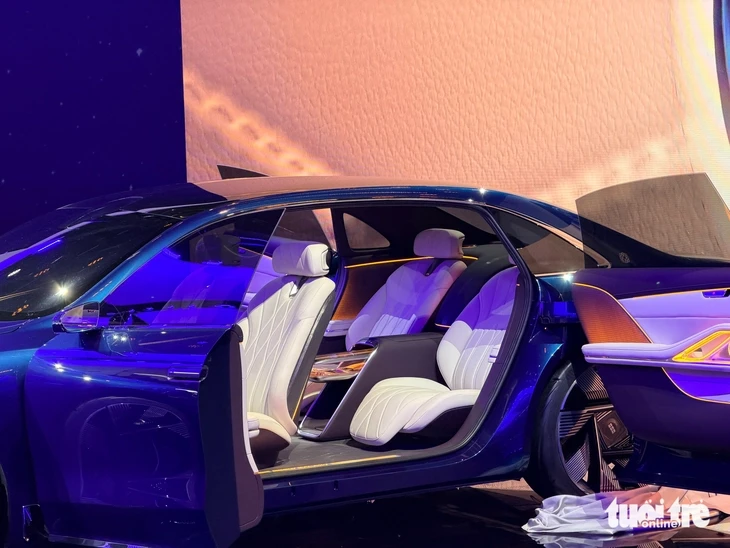 Geely hé mở xe cận sang: Ánh sáng thay đổi theo nền trời, điều hòa theo mùa Geely hé mở xe cận sang: Ánh sáng thay đổi theo nền trời, điều hòa theo mùa
