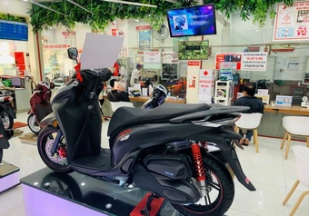 Giá xăng neo cao, xe điện có đang 'đe dọa' thị phần xe máy Honda?