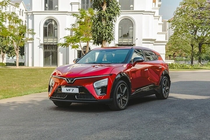 Giá xe VinFast VF 7 mới nhất tháng 8/2026 Giá xe VinFast VF 7 mới nhất tháng 8/2026