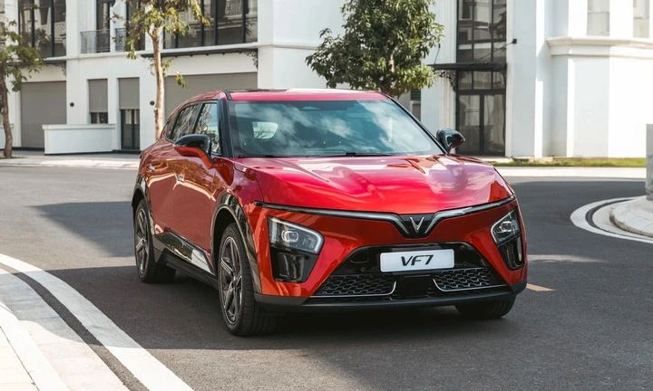 Giá xe VinFast VF 7 mới nhất tháng 8/2026 Giá xe VinFast VF 7 mới nhất tháng 8/2026