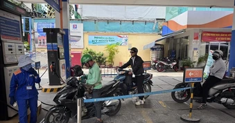Grab tăng thưởng, tài xế than chưa đủ bù chi phí