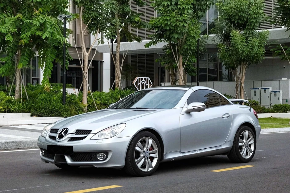 Hàng hiếm Mercedes-Benz SLK 350 sau 17 năm vẫn được rao giá gần 1 tỷ đồng Hàng hiếm Mercedes-Benz SLK 350 sau 17 năm vẫn được rao giá gần 1 tỷ đồng