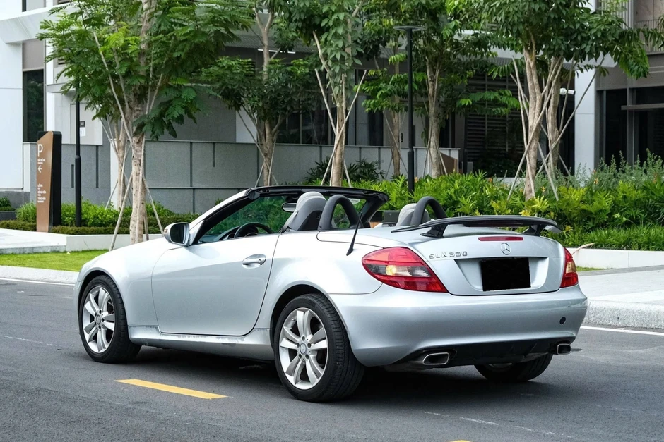 Hàng hiếm Mercedes-Benz SLK 350 sau 17 năm vẫn được rao giá gần 1 tỷ đồng Hàng hiếm Mercedes-Benz SLK 350 sau 17 năm vẫn được rao giá gần 1 tỷ đồng