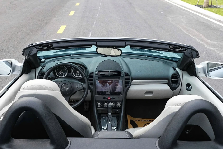 Hàng hiếm Mercedes-Benz SLK 350 sau 17 năm vẫn được rao giá gần 1 tỷ đồng Hàng hiếm Mercedes-Benz SLK 350 sau 17 năm vẫn được rao giá gần 1 tỷ đồng