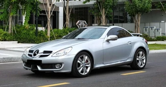 Hàng hiếm Mercedes-Benz SLK 350 sau 17 năm vẫn được rao giá gần 1 tỷ đồng