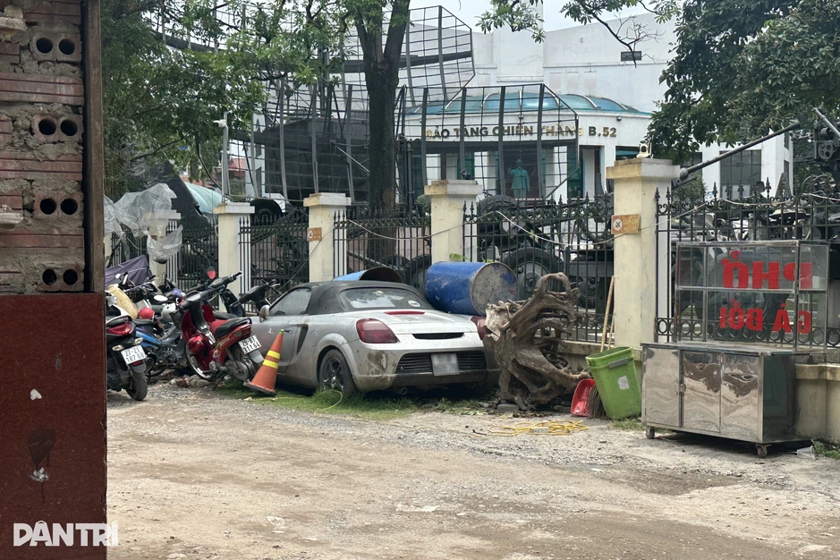 Hàng hiếm Toyota MR-S bị bỏ hoang hơn 10 năm tại Hà Nội Hàng hiếm Toyota MR-S bị bỏ hoang hơn 10 năm tại Hà Nội