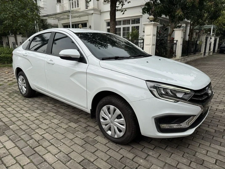 Hàng loạt xe Nga rao bán ở Việt Nam: Giá từ 310 triệu đồng, đều là 'hàng lướt' Hàng loạt xe Nga rao bán ở Việt Nam: Giá từ 310 triệu đồng, đều là 'hàng lướt'