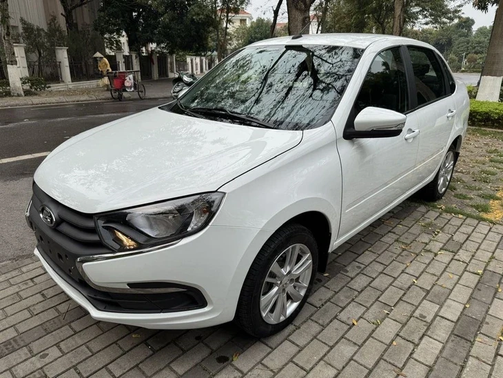 Hàng loạt xe Nga rao bán ở Việt Nam: Giá từ 310 triệu đồng, đều là 'hàng lướt' Hàng loạt xe Nga rao bán ở Việt Nam: Giá từ 310 triệu đồng, đều là 'hàng lướt'