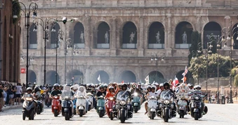 Hàng nghìn xe Vespa quy tụ tại thủ đô Roma