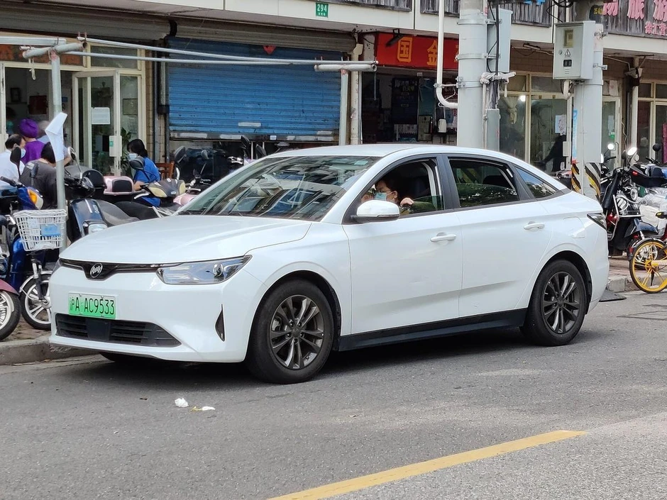 Hãng xe sập là như thế nào? 8 chiếc xe còn mới bán đấu giá 91 triệu đồng một chiếc, sửa không được, bán không xong Hãng xe sập là như thế nào? 8 chiếc xe còn mới bán đấu giá 91 triệu đồng một chiếc, sửa không được, bán không xong