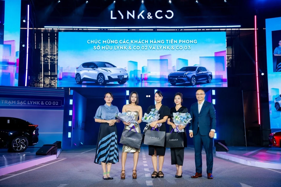 Hành trình ra đời mẫu xe thuần điện đầu tiên của Lynk & Co Hành trình ra đời mẫu xe thuần điện đầu tiên của Lynk & Co