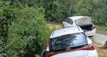 Hiểu nhầm Google Maps, ô tô chở 3 thanh niên đi lễ đền mắc kẹt trước vực sâu