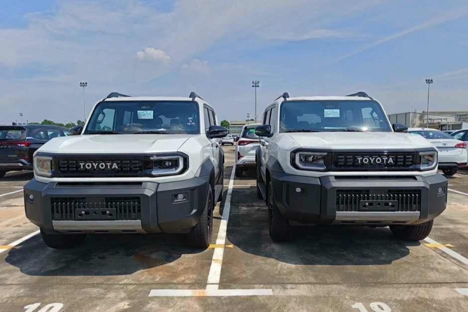 Hình ảnh lô xe Toyota Land Cruiser cỡ nhỏ đầu tiên về Việt Nam Hình ảnh lô xe Toyota Land Cruiser cỡ nhỏ đầu tiên về Việt Nam