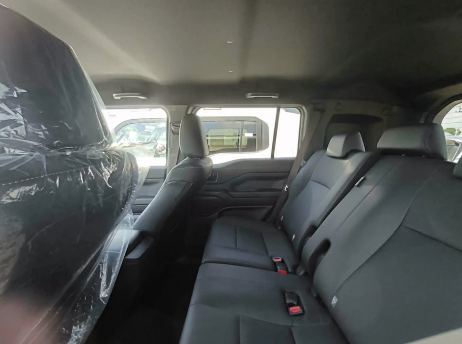 Hình ảnh lô xe Toyota Land Cruiser cỡ nhỏ đầu tiên về Việt Nam Hình ảnh lô xe Toyota Land Cruiser cỡ nhỏ đầu tiên về Việt Nam