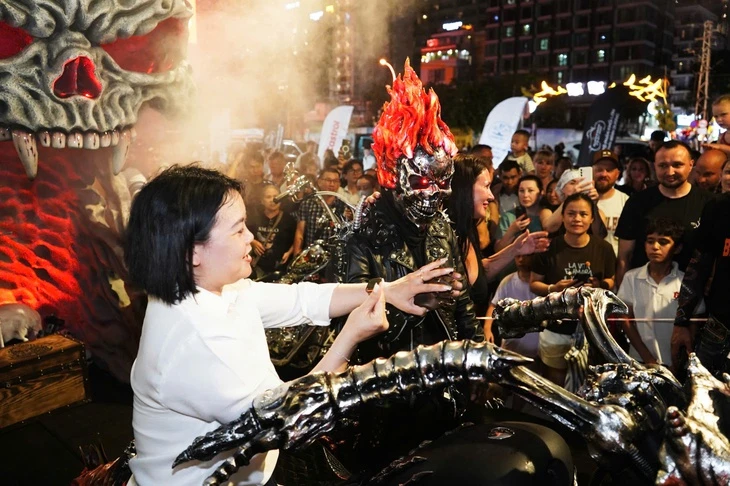 Hơn 1.000 biker ‘đổ bộ’ Nha Trang, khuấy động Lễ hội mô tô châu Á - Thái Bình Dương Hơn 1.000 biker ‘đổ bộ’ Nha Trang, khuấy động Lễ hội mô tô châu Á - Thái Bình Dương