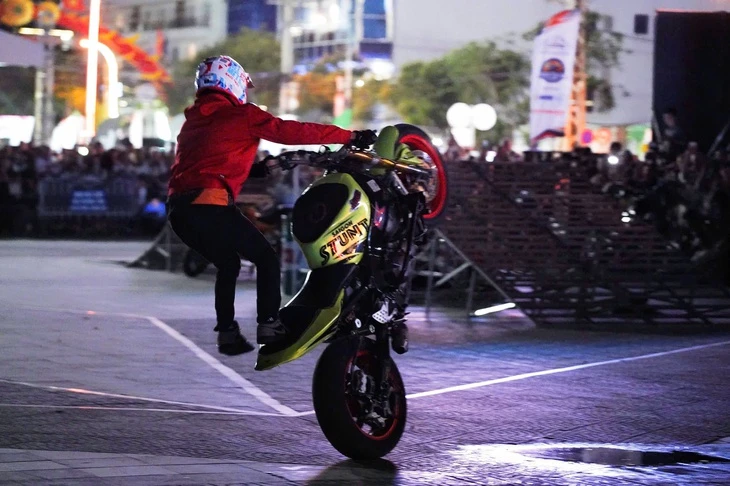 Hơn 1.000 biker ‘đổ bộ’ Nha Trang, khuấy động Lễ hội mô tô châu Á - Thái Bình Dương Hơn 1.000 biker ‘đổ bộ’ Nha Trang, khuấy động Lễ hội mô tô châu Á - Thái Bình Dương
