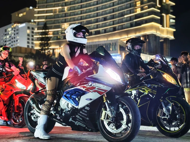 Hơn 1.000 biker ‘đổ bộ’ Nha Trang, khuấy động Lễ hội mô tô châu Á - Thái Bình Dương Hơn 1.000 biker ‘đổ bộ’ Nha Trang, khuấy động Lễ hội mô tô châu Á - Thái Bình Dương