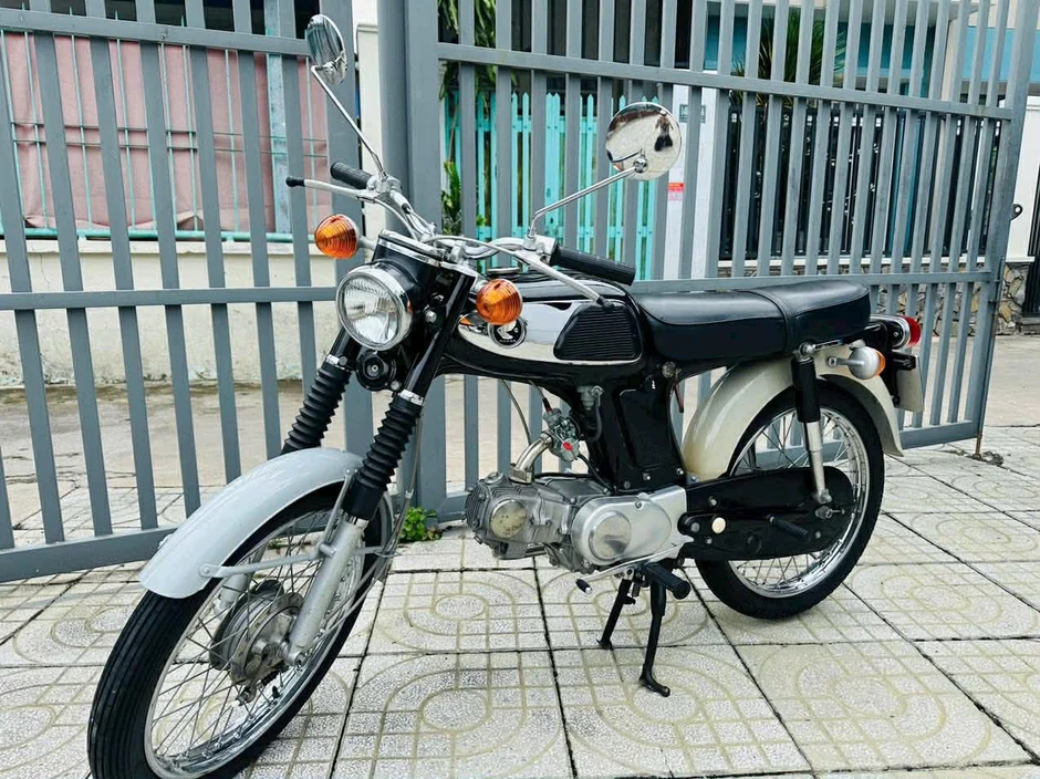 Honda 67 đời 1967 nguyên bản của dân chơi Gia Lai 'hét' giá 2,2 tỷ đồng gây sốt Honda 67 đời 1967 nguyên bản của dân chơi Gia Lai 'hét' giá 2,2 tỷ đồng gây sốt