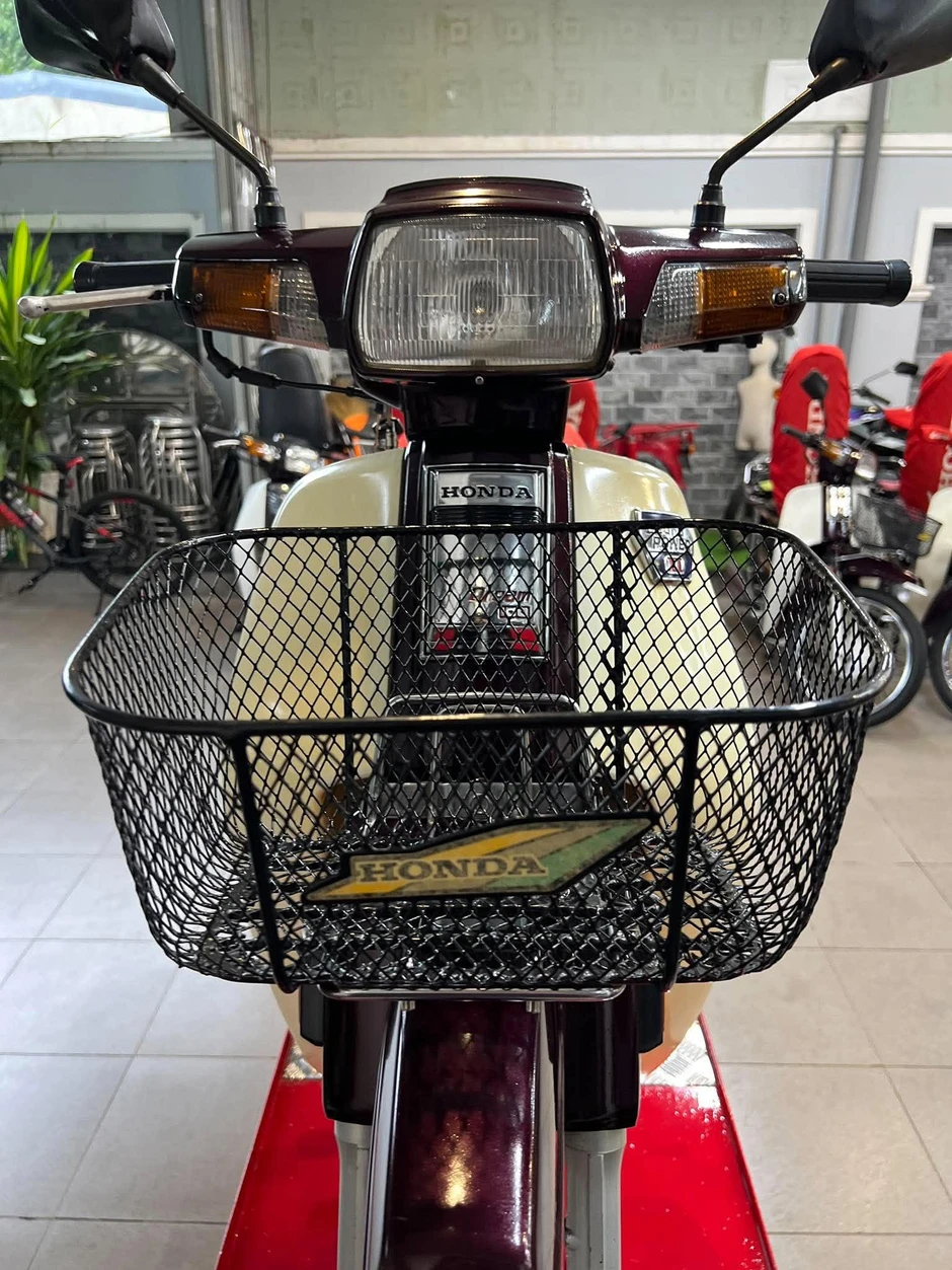 Honda Dream Thái đời 1993 nguyên bản hiếm có, giá gần 500 triệu đồng Honda Dream Thái đời 1993 nguyên bản hiếm có, giá gần 500 triệu đồng
