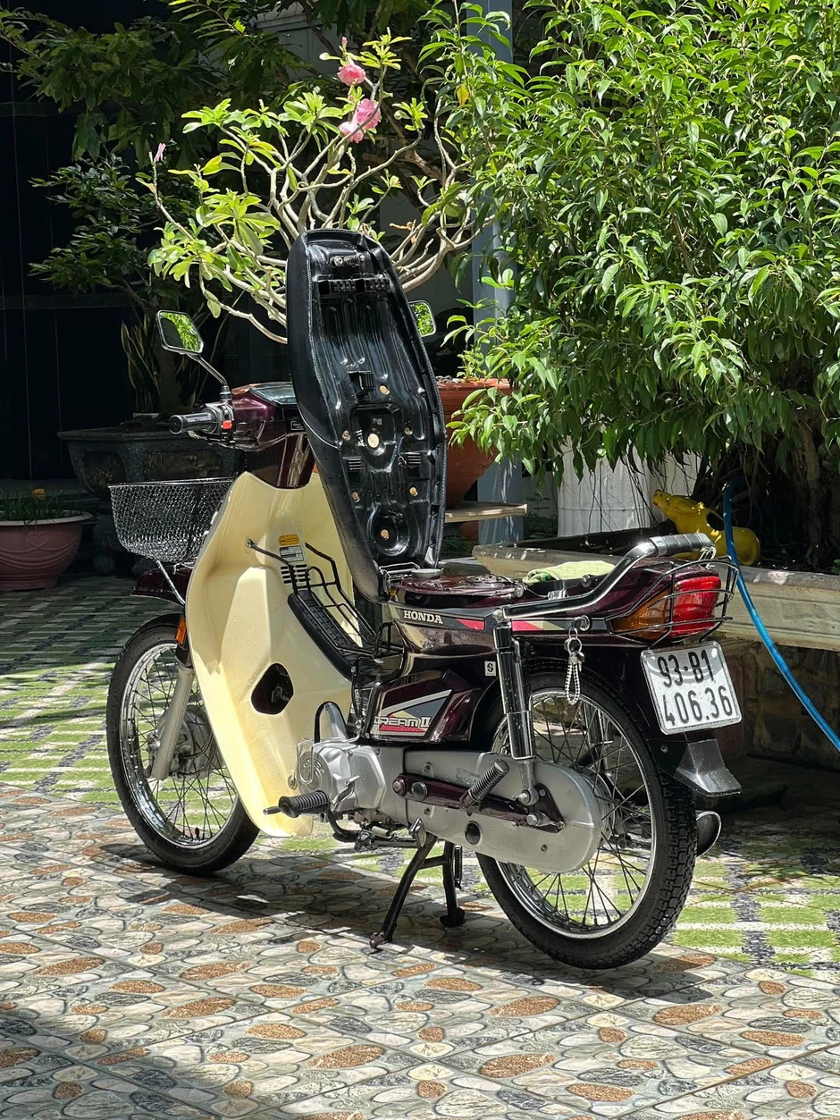 Honda Dream Thái đời 1993 nguyên bản hiếm có, giá gần 500 triệu đồng Honda Dream Thái đời 1993 nguyên bản hiếm có, giá gần 500 triệu đồng
