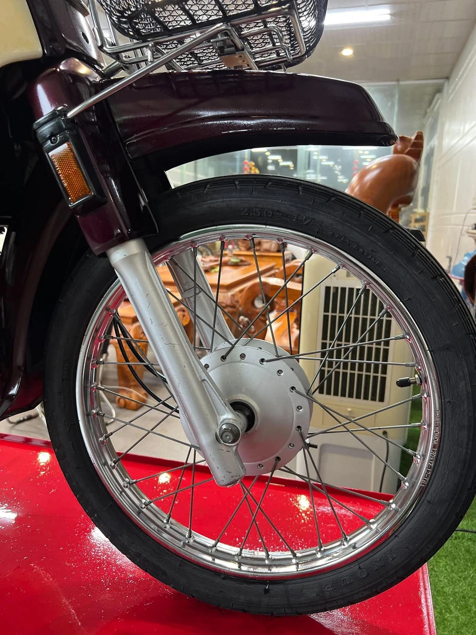 Honda Dream Thái đời 1993 nguyên bản hiếm có, giá gần 500 triệu đồng Honda Dream Thái đời 1993 nguyên bản hiếm có, giá gần 500 triệu đồng
