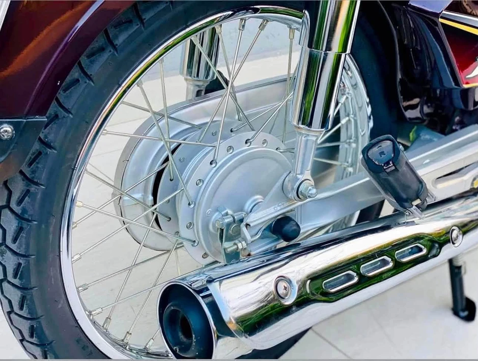 Honda Dream Việt 13 năm tuổi biển ngũ quý 9 được chào giá 245 triệu đồng Honda Dream Việt 13 năm tuổi biển ngũ quý 9 được chào giá 245 triệu đồng