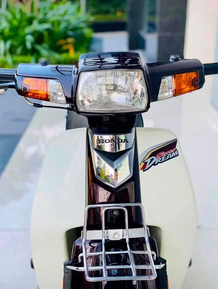 Honda Dream Việt 13 năm tuổi biển ngũ quý 9 được chào giá 245 triệu đồng Honda Dream Việt 13 năm tuổi biển ngũ quý 9 được chào giá 245 triệu đồng