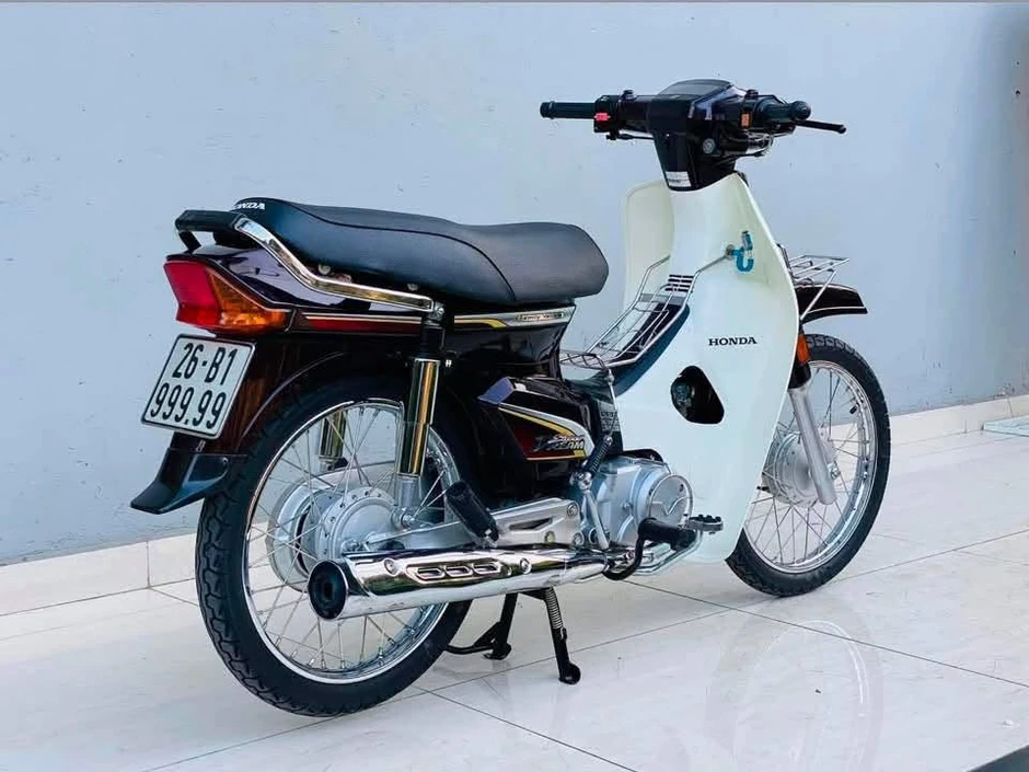 Honda Dream Việt 13 năm tuổi biển ngũ quý 9 được chào giá 245 triệu đồng Honda Dream Việt 13 năm tuổi biển ngũ quý 9 được chào giá 245 triệu đồng