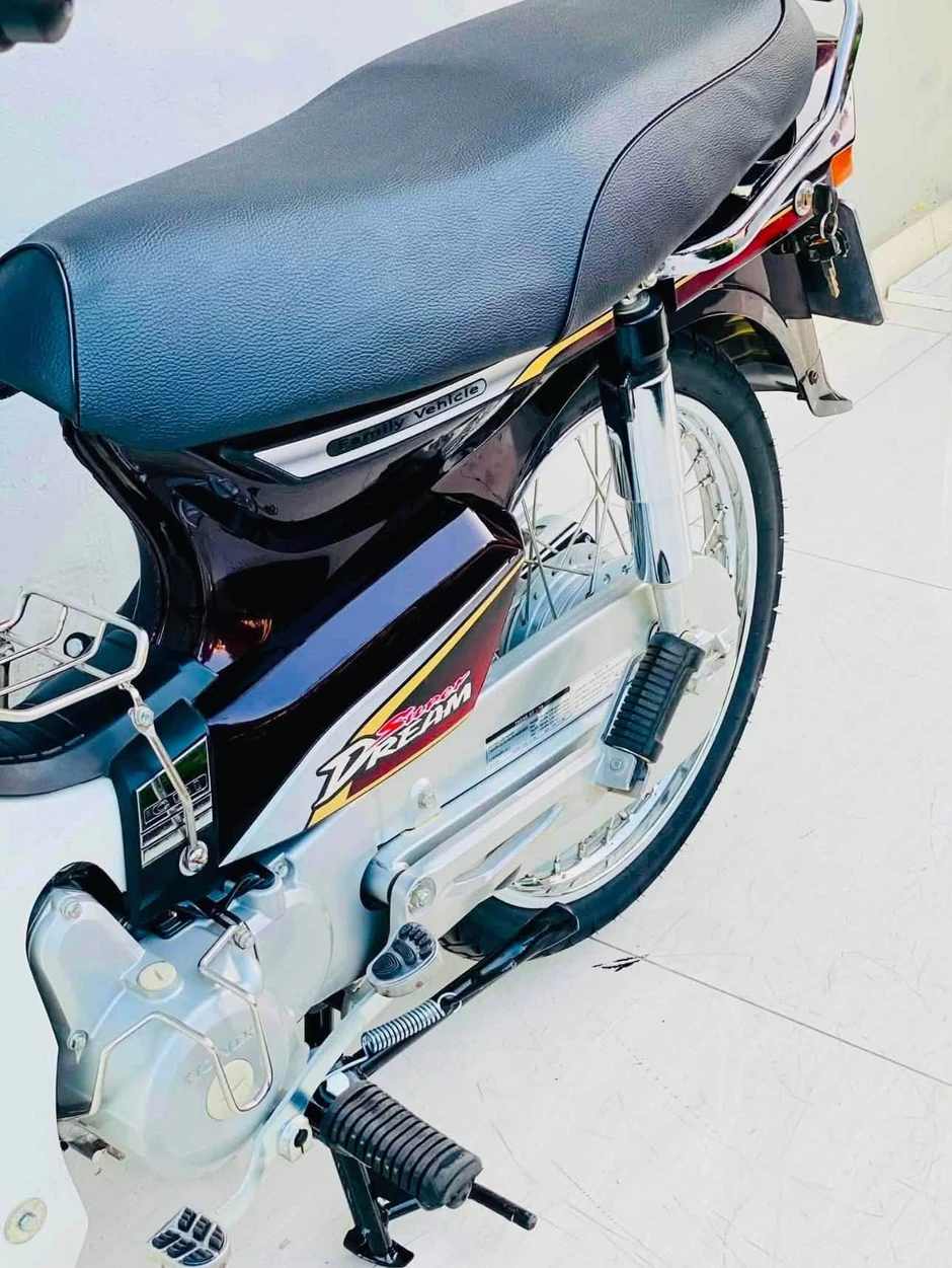 Honda Dream Việt 13 năm tuổi biển ngũ quý 9 được chào giá 245 triệu đồng Honda Dream Việt 13 năm tuổi biển ngũ quý 9 được chào giá 245 triệu đồng