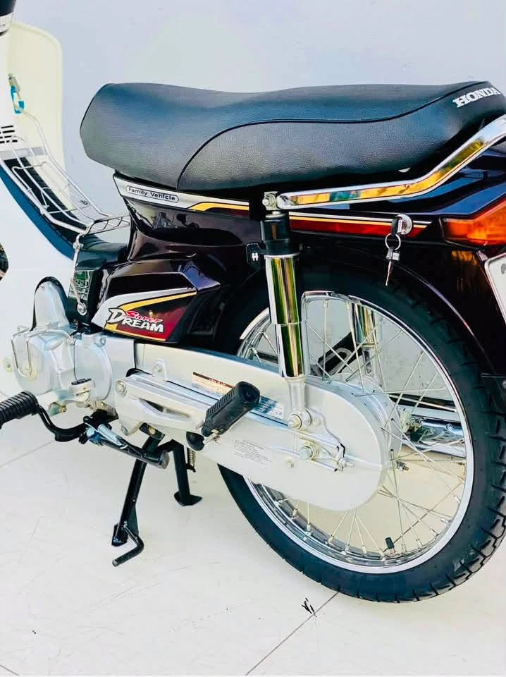 Honda Dream Việt 13 năm tuổi biển ngũ quý 9 được chào giá 245 triệu đồng Honda Dream Việt 13 năm tuổi biển ngũ quý 9 được chào giá 245 triệu đồng