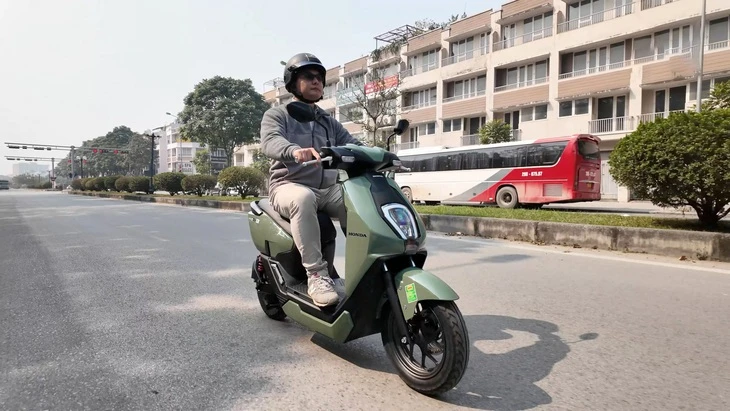 'Honda ICON e: vận hành ổn, pin rời dễ mang vào nhà sạc, nhưng vẫn có điểm cần cải thiện'