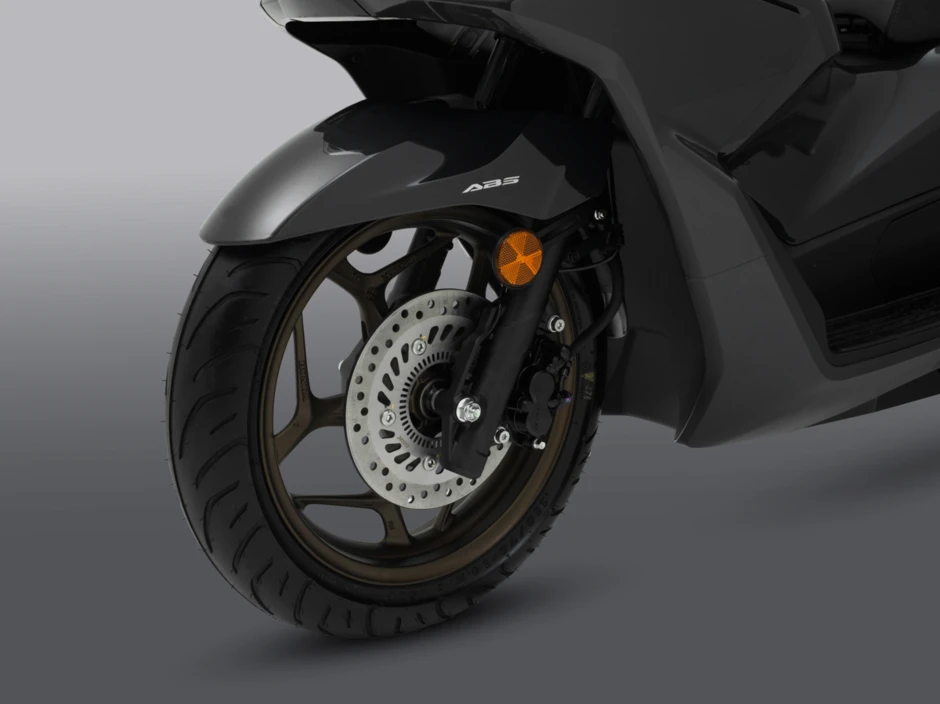 Honda PCX160 2026 mở bán gần Việt Nam: Thiết kế trẻ trung hơn, cốp rộng 30 lít, giá quy đổi hơn 80 triệu Honda PCX160 2026 mở bán gần Việt Nam: Thiết kế trẻ trung hơn, cốp rộng 30 lít, giá quy đổi hơn 80 triệu