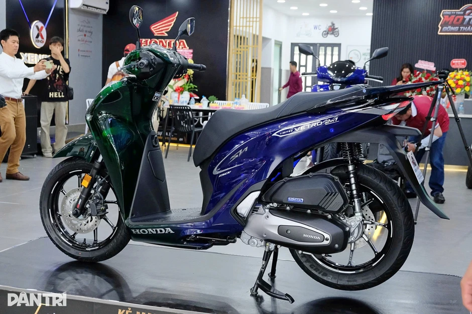 Honda SH150i hai tông màu mở bán tại đại lý tư nhân, giá 235 triệu đồng