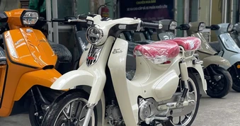 Honda Super Cub bản đặc biệt rao bán giá gấp đôi SH125i