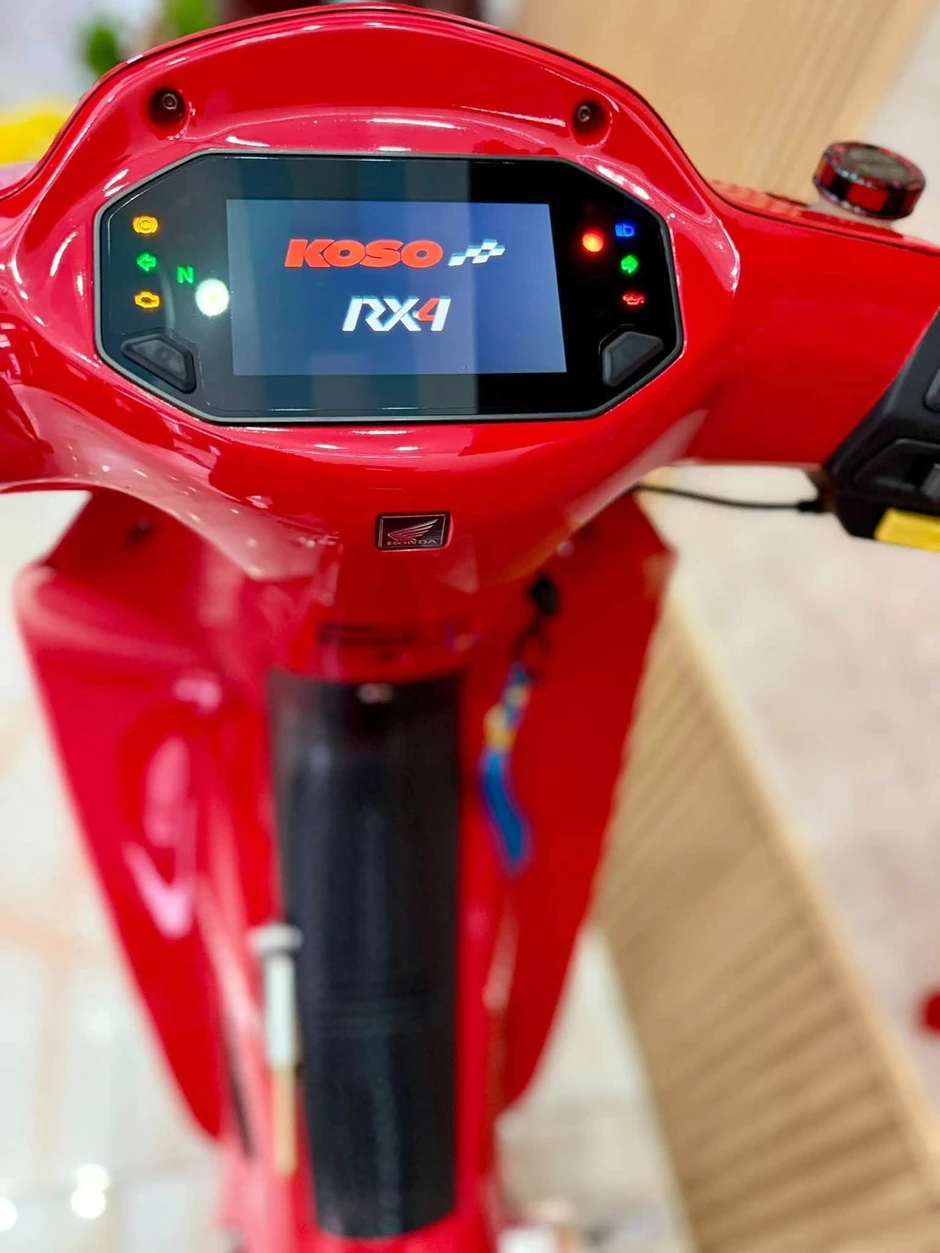 Honda Wave 125 đời 2005 lên dàn đồ hiệu hơn 500 triệu đồng Honda Wave 125 đời 2005 lên dàn đồ hiệu hơn 500 triệu đồng