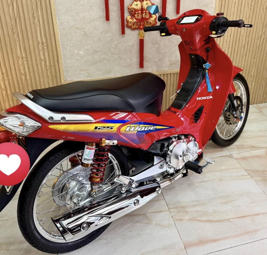 Honda Wave 125 đời 2005 lên dàn đồ hiệu hơn 500 triệu đồng Honda Wave 125 đời 2005 lên dàn đồ hiệu hơn 500 triệu đồng