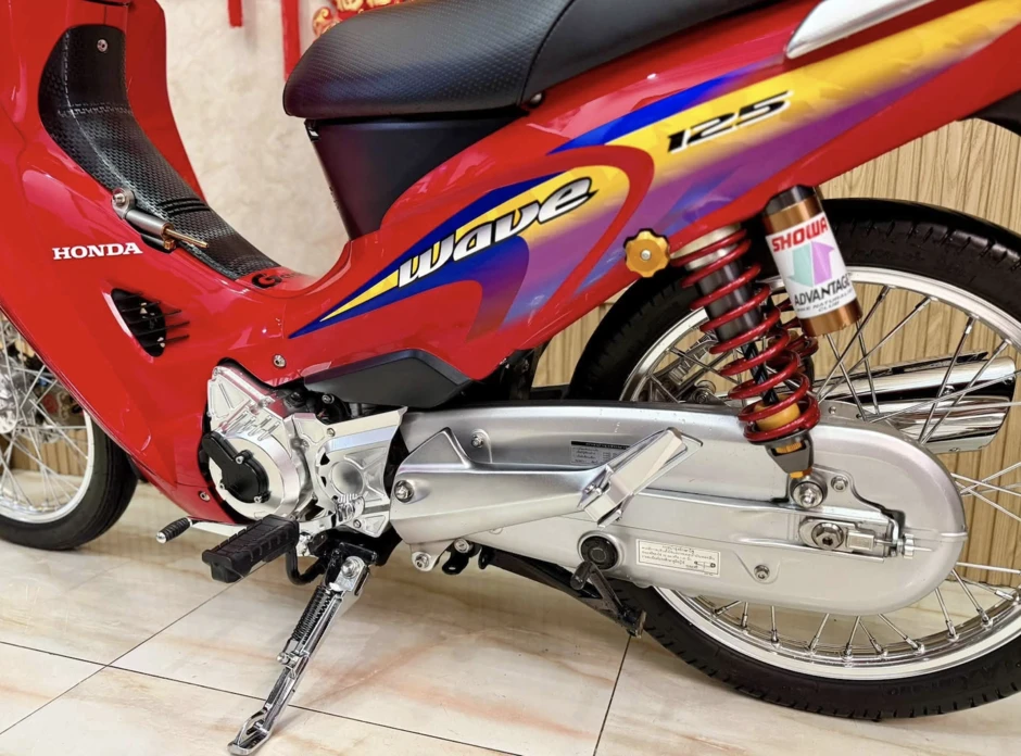 Honda Wave 125 đời 2005 lên dàn đồ hiệu hơn 500 triệu đồng Honda Wave 125 đời 2005 lên dàn đồ hiệu hơn 500 triệu đồng