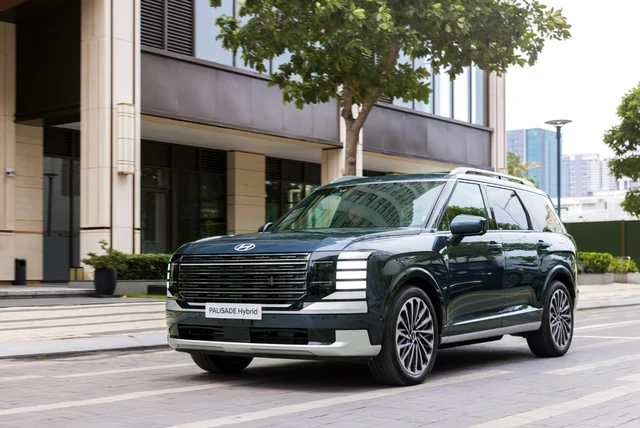 Hyundai Palisade 2026 giá từ gần 1,5 tỷ đồng tại Việt Nam, bằng hơn nửa Teramont: 3 bản, 2 tùy chọn ghế, hybrid tiêu chuẩn, 'ăn' xăng chỉ 6,1L/100km Hyundai Palisade 2026 giá từ gần 1,5 tỷ đồng tại Việt Nam, bằng hơn nửa Teramont: 3 bản, 2 tùy chọn ghế, hybrid tiêu chuẩn, 'ăn' xăng chỉ 6,1L/100km
