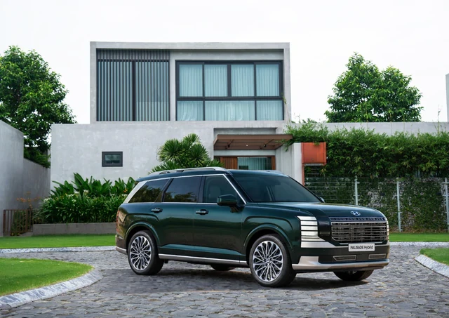 Hyundai Palisade 2026 giá từ gần 1,5 tỷ đồng tại Việt Nam, bằng hơn nửa Teramont: 3 bản, 2 tùy chọn ghế, hybrid tiêu chuẩn, 'ăn' xăng chỉ 6,1L/100km Hyundai Palisade 2026 giá từ gần 1,5 tỷ đồng tại Việt Nam, bằng hơn nửa Teramont: 3 bản, 2 tùy chọn ghế, hybrid tiêu chuẩn, 'ăn' xăng chỉ 6,1L/100km