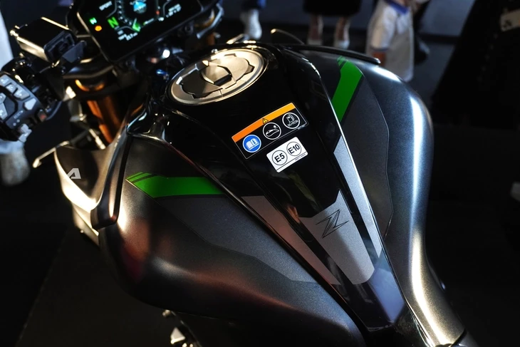 Kawasaki Z1100 SE ra mắt Việt Nam: Có trang bị như ô tô, giá ngang Hyundai Grand i10 Kawasaki Z1100 SE ra mắt Việt Nam: Có trang bị như ô tô, giá ngang Hyundai Grand i10