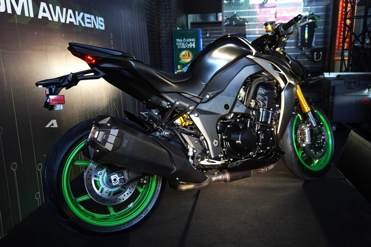 Kawasaki Z1100 SE ra mắt Việt Nam: Có trang bị như ô tô, giá ngang Hyundai Grand i10 Kawasaki Z1100 SE ra mắt Việt Nam: Có trang bị như ô tô, giá ngang Hyundai Grand i10