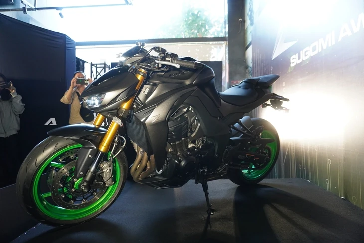 Kawasaki Z1100 SE ra mắt Việt Nam: Có trang bị như ô tô, giá ngang Hyundai Grand i10 Kawasaki Z1100 SE ra mắt Việt Nam: Có trang bị như ô tô, giá ngang Hyundai Grand i10