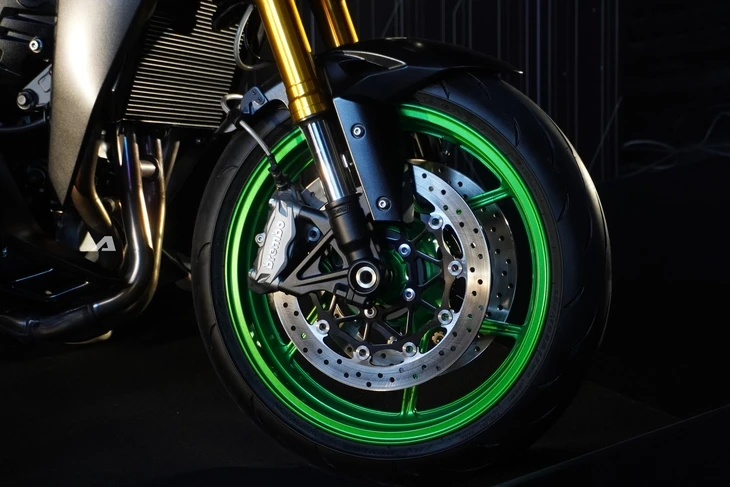 Kawasaki Z1100 SE ra mắt Việt Nam: Có trang bị như ô tô, giá ngang Hyundai Grand i10 Kawasaki Z1100 SE ra mắt Việt Nam: Có trang bị như ô tô, giá ngang Hyundai Grand i10