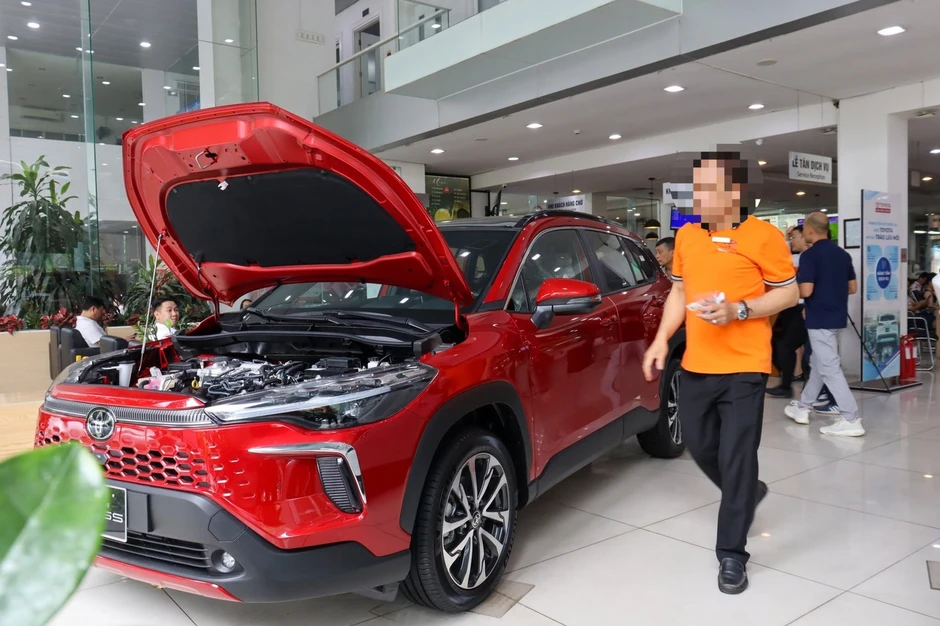 Khách vay mua ô tô 'oằn mình' gánh lãi suất thả nổi gần 20% Khách vay mua ô tô 'oằn mình' gánh lãi suất thả nổi gần 20%
