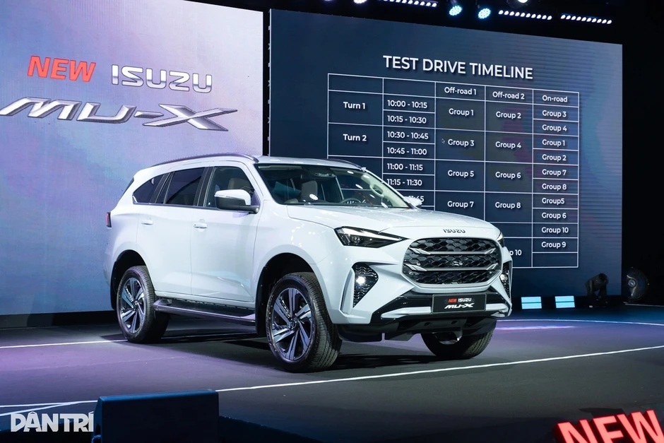 Khách Việt không còn cơ hội mua Fortuner máy dầu, thêm lợi thế cho Everest Khách Việt không còn cơ hội mua Fortuner máy dầu, thêm lợi thế cho Everest