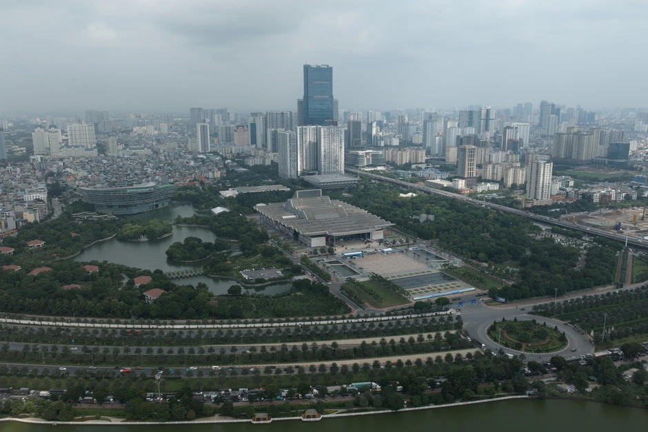 Khai mạc VIMS 2026: Khách đến từ trước giờ mở cửa, khu trưng bày và khu lái thử kín người tham quan