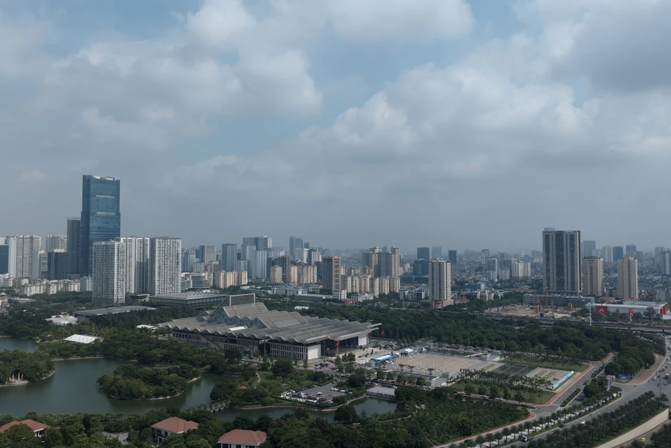 Khai mạc VIMS 2026: Khách đến từ trước giờ mở cửa, khu trưng bày và khu lái thử kín người tham quan