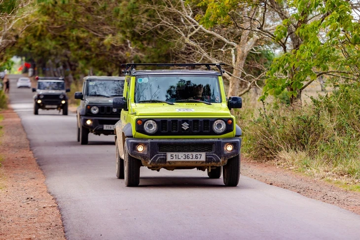 'Không ai bỏ 800 triệu mua Suzuki Jimny vì trang bị, mà để mua khả năng xe đắt gấp 5 không làm được'