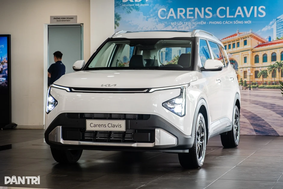 Kia Carens Clavis chốt giá từ 639 triệu đồng tại Việt Nam, đối đầu Xpander