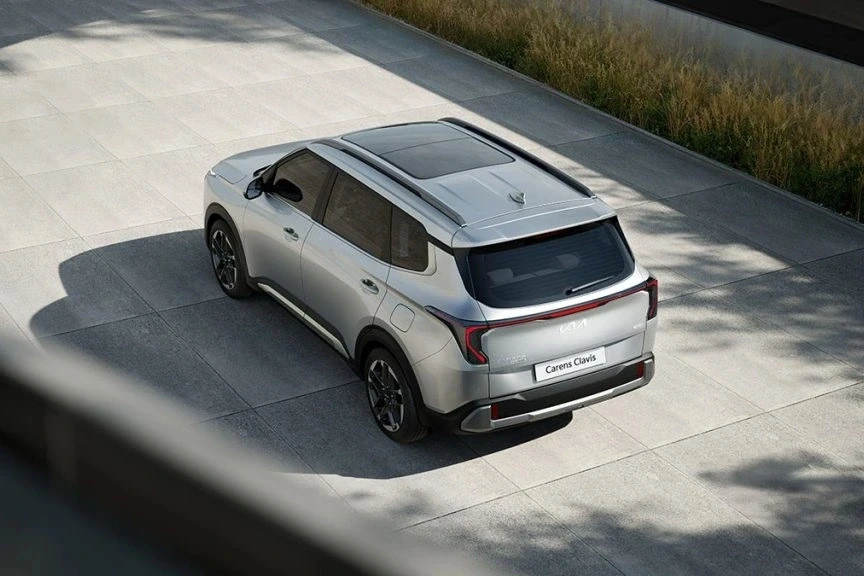 Kia Carens rục rịch nâng cấp, gia tăng sức ép lên Xpander